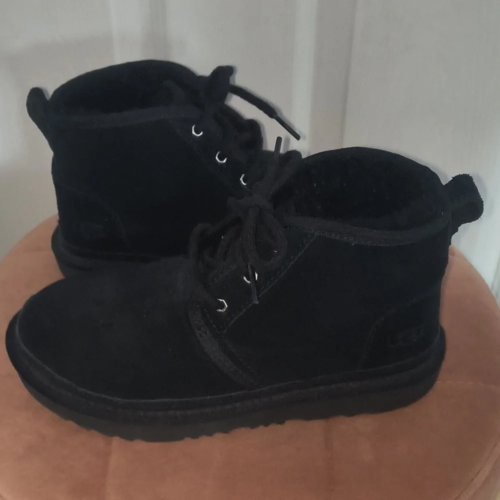 UGG Neumel II Boot Size 3 Kids